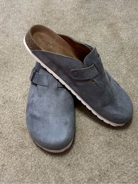 Women's Slip-On Suede Clog in Gray